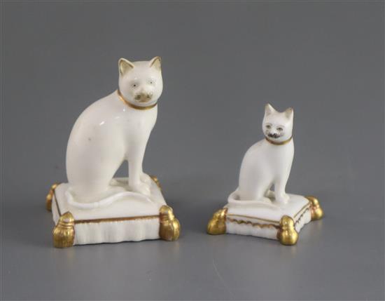 Two Rockingham porcelain figures of cats, c.1830, H.6cm and 4.2cm